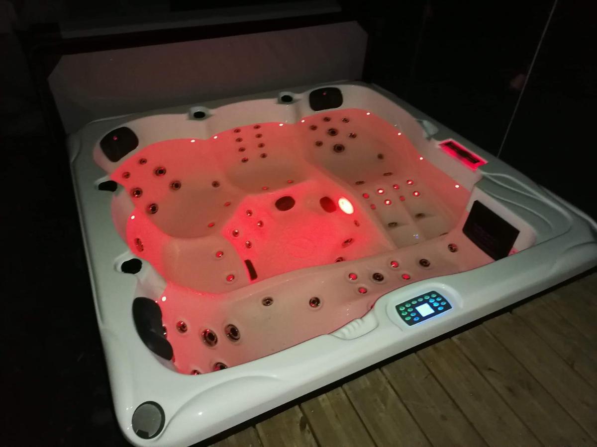 Cyris - Chambres Duplex Climatisees - Spa & Piscine Centre Ville Saint-Germain-des-Fosses Luaran gambar